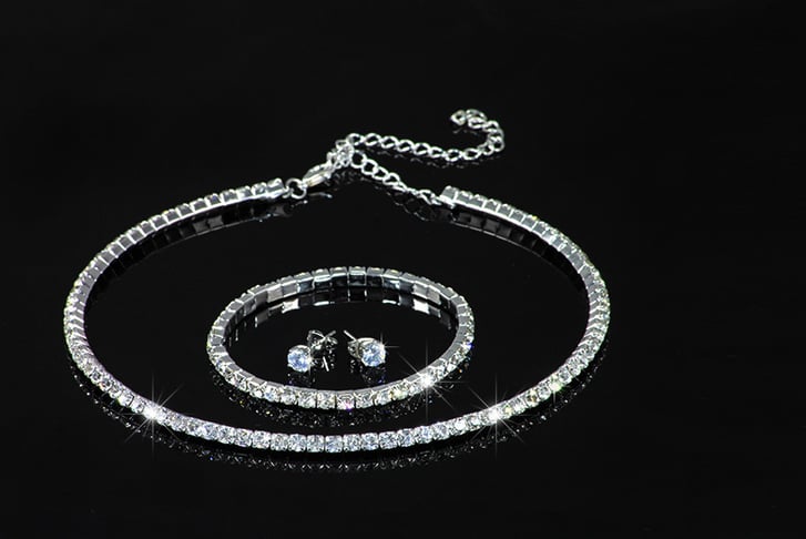 Bijou-Amour---Single-Tri-Set,-necklet,-bracelet-and-stud-earrings