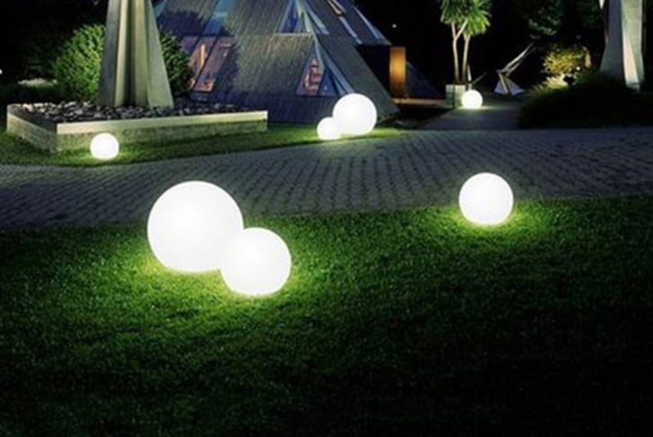 Ball-Shaped-Outdoor-Lamp-1