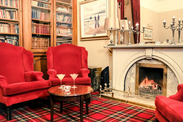 chairs-and-fireplace