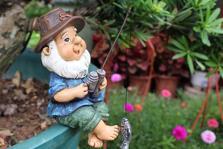 Resin-Fishing-Dwarf-Ornament-1