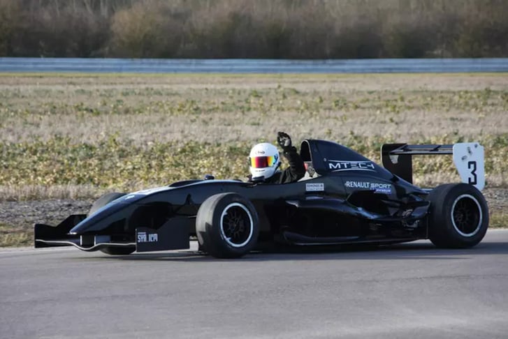6 or 12 Laps in Formula Renault Racing Car Voucher