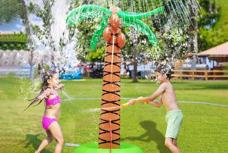 Inflatable-water-spray-coconut-palm-1