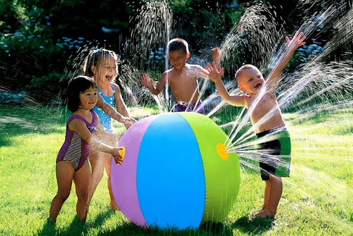 Children’s-water-spray-beach-ball-1