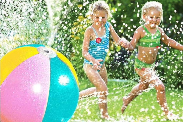 Children’s-water-spray-beach-ball-2