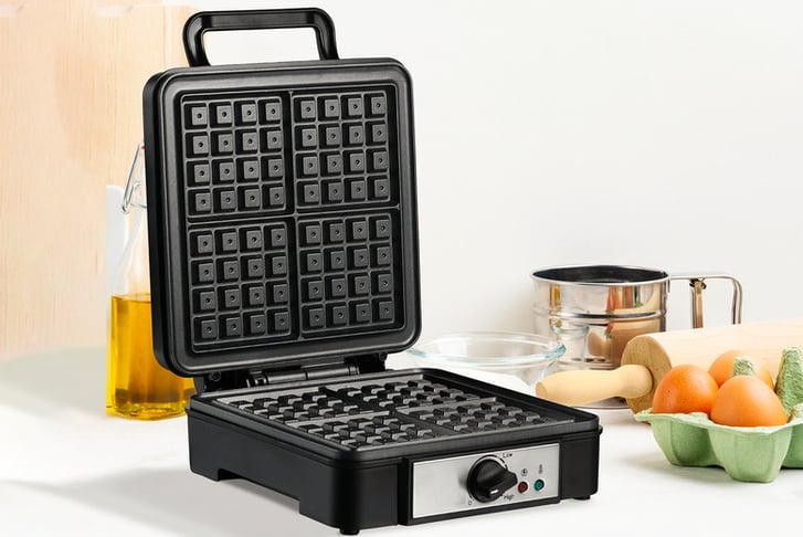 4-Slice-Non-Stick-Waffle-Maker-1