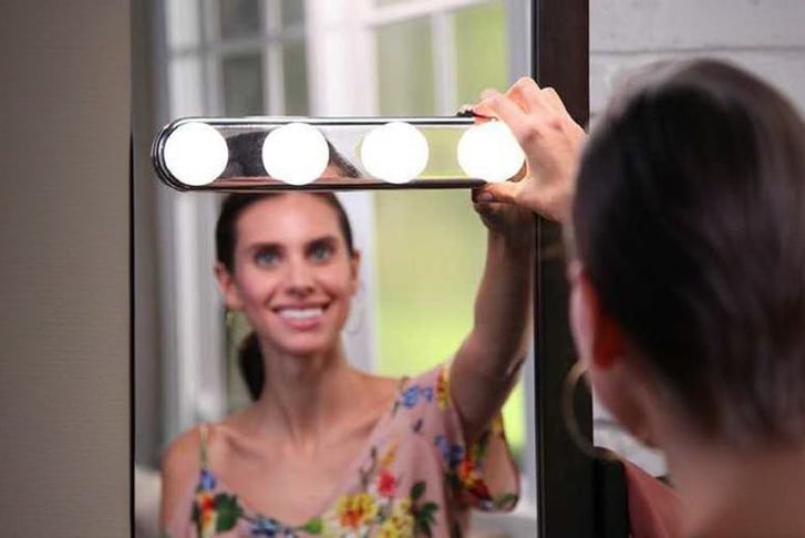 Cordless studio mirror deals light