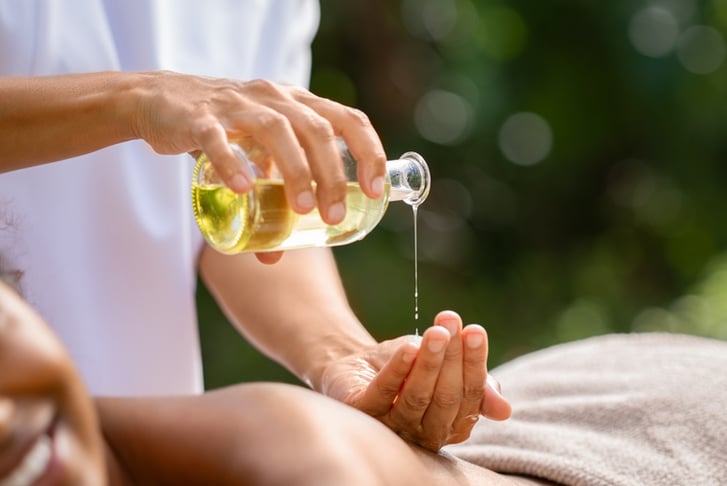 Aromatherapy Massage: Oil Blend – 60-Minutes – Birmingham 