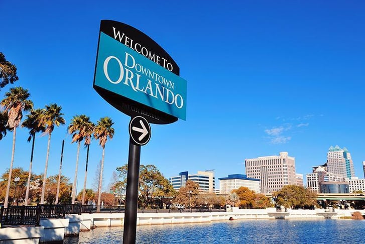 A welcome sign to Downtown Orlando