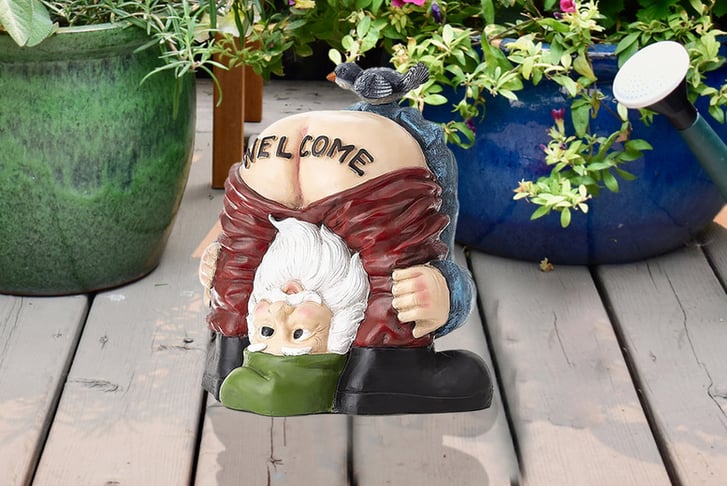 Gardens-Welcome-Gnome-Statue-1