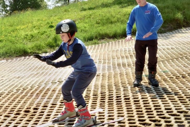 1-Hour Taster Ski Lesson For One, Two or Four People - Gloucester 