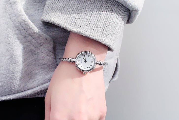 TWIN-FEATURE-RETRO-STYLE-WATCH-&-BANGLE-2