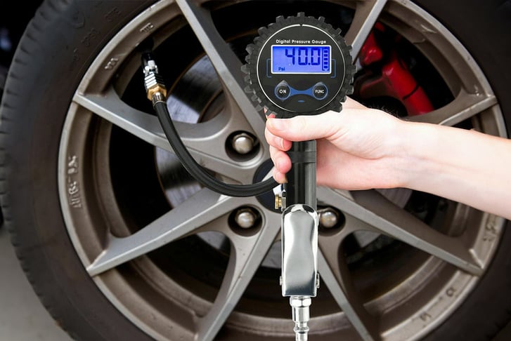 Digital-Tire-Pressure-Gauge-Chuck-1