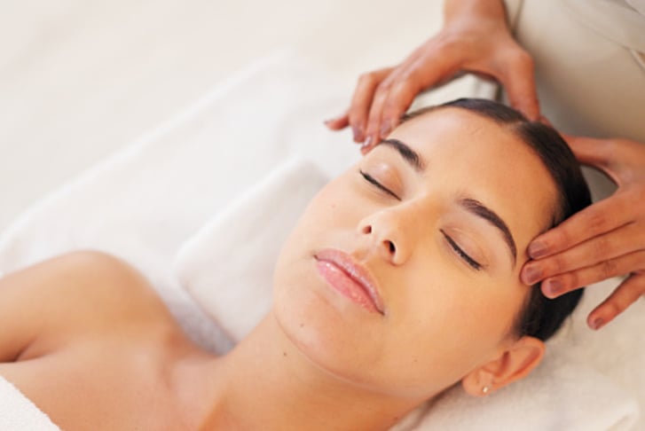 60 Min Pamper Package - Hot Stone Massage, Facial & Glass of Bubbly
