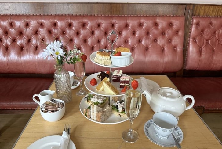 RACQUET 3Afternoon Tea for 2 w/ Prosecco