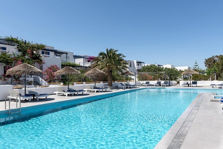pool santorini hotel