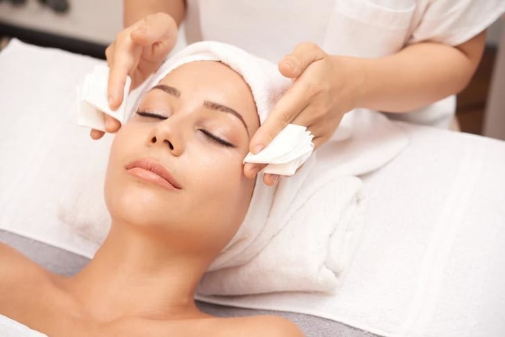 50/70 Min Luxury Head Spa with Massage & Facial - Nottingham