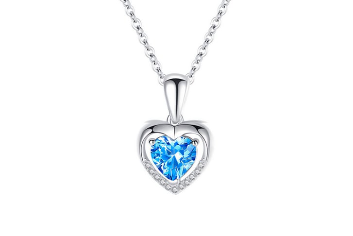 classic-elegant-heart-necklace-5