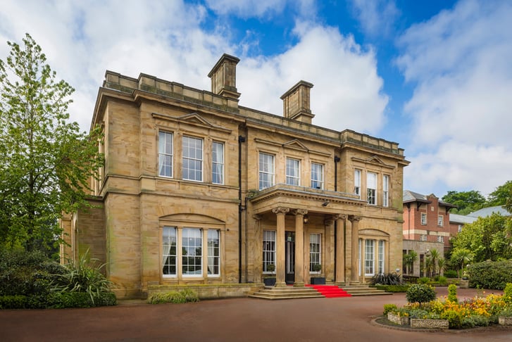 4* Oulton Hall - 5 Health Club, Swim & Fitness Day Passes 