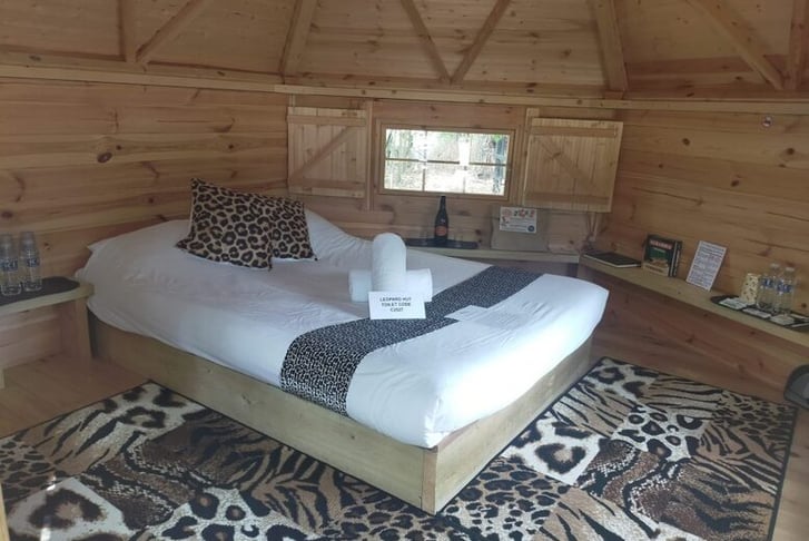 Oak Lodge Escape Leopard Hut