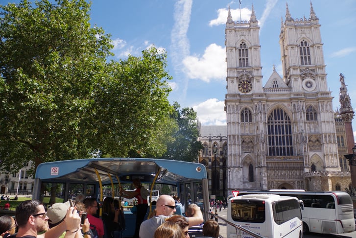 24hr London Hop On, Hop Off Guided Bus Tour with Thames River Cruise & Walking Tour