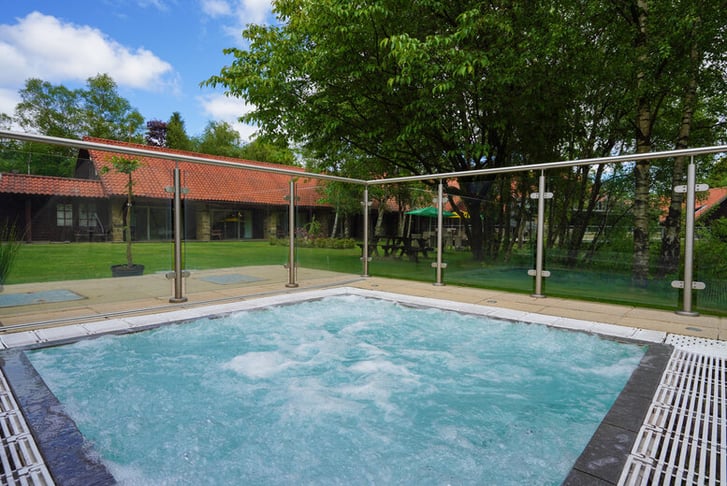 1 MAIN Chevin outdoor hot tub