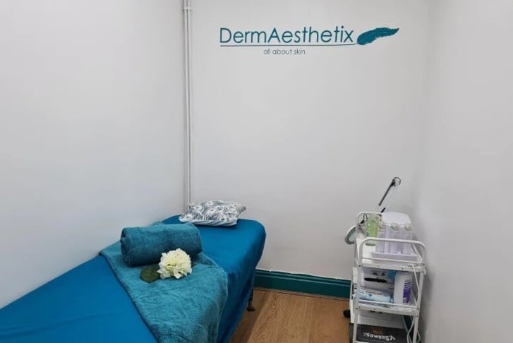 60 Min Hollywood Laser Teeth Whitening - West Bromwich