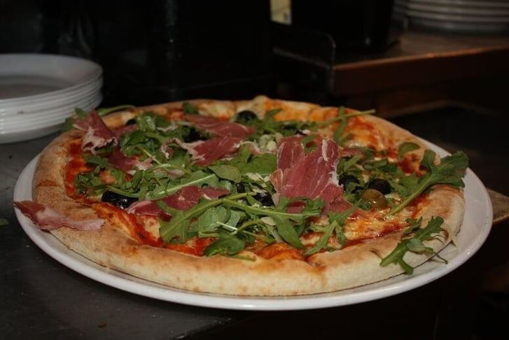 Da Robertas Dining: Glass of Prosecco & Nibbles, Pizza or Pasta - For 2