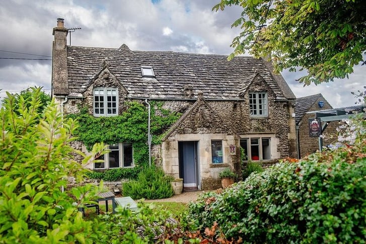 The Ragged Cot, Minchinhampton