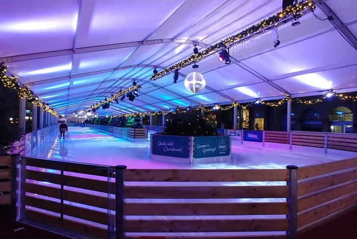 Ice Skating at Edinburgh Winter Fest - George Street - 1-5 People!