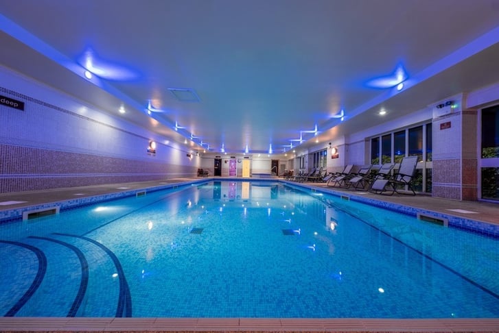 4* Spa Day with Treatment, Leisure Access, Towel Hire & Prosecco