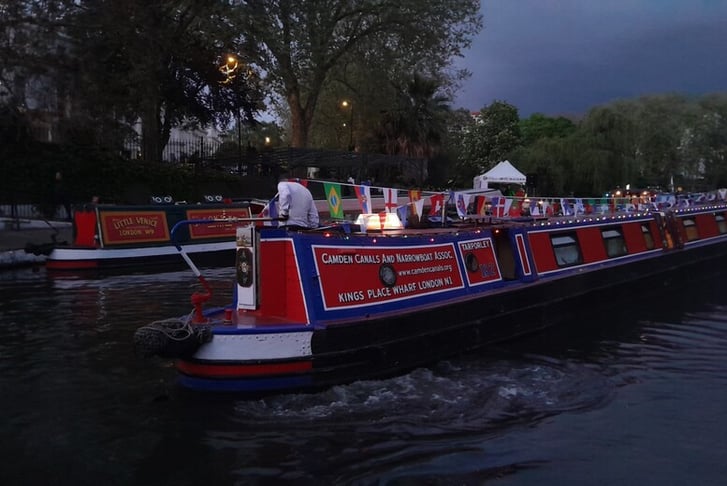 Christmas River Cruise with Mulled Wine & Minced Pies