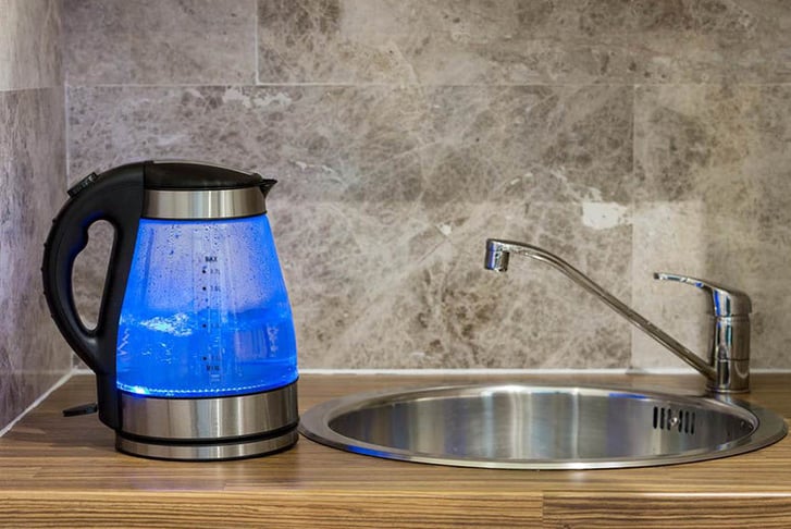 Clear-Glass-Kettle-with-LED-Lights-2