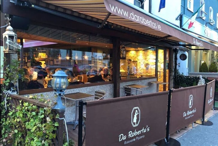 Da Robertas Dining: Glass of Prosecco & Nibbles, Pizza or Pasta - For 2 or 4