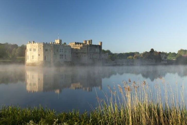 sarah_medway_leeds_castle_morning_mist_270515_4194_j49x3r