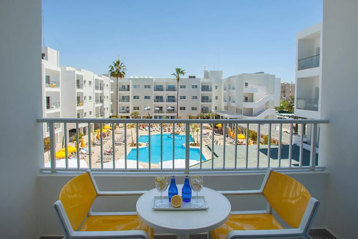 Twin-Double-Room-Balcony-Hotel