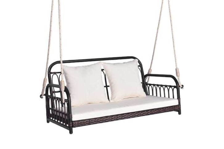 Wicker_Por1740150428442