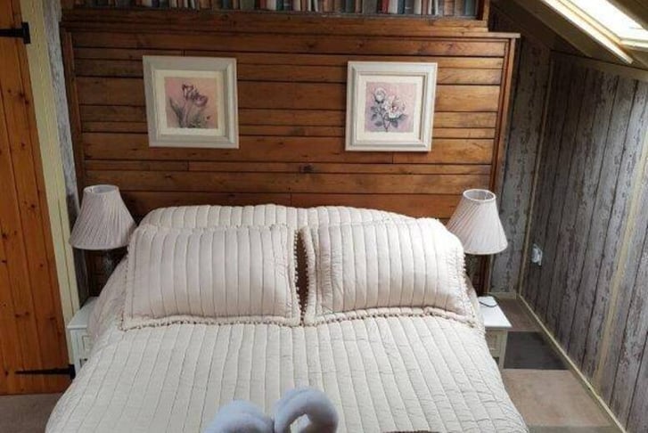 Inside the Lodge (2)