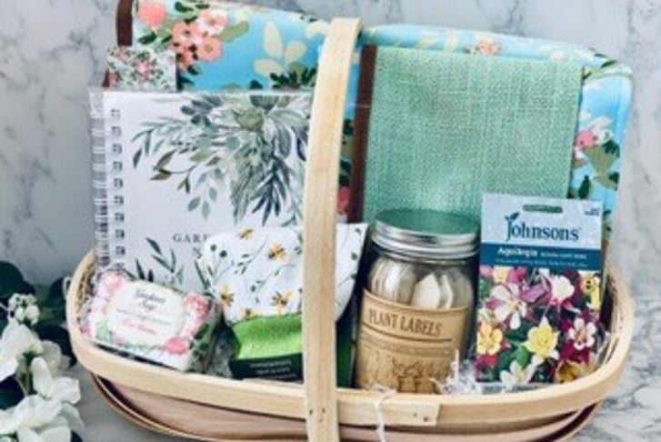 Gardening_Hamper_£89.99_(Large)[1]