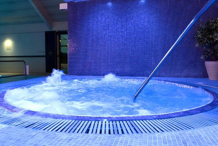 Bannatyne Twilight Spa Day - 45 Minute Treatment, Bottle of Prosecco & Voucher – 33 Nationwide Locations