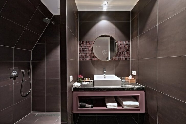 suite-bathroom