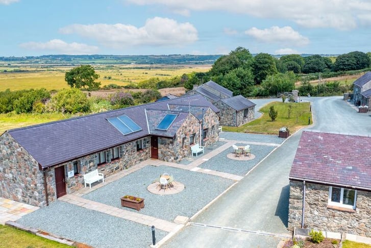 Anglesey, Wales Cottage Retreat for up to 2, 4 or 6 - Wowcher