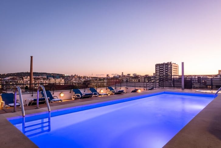 18-pool-night-sunotel-aston