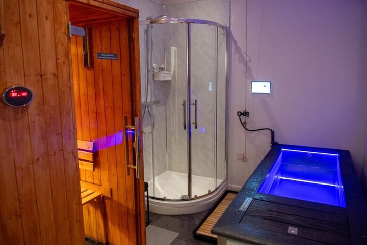 50-Min Sauna & Cold Plunge Session for up to 2 - Aberdeen