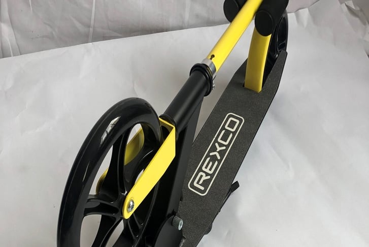 yellowscooter3_1744022954807