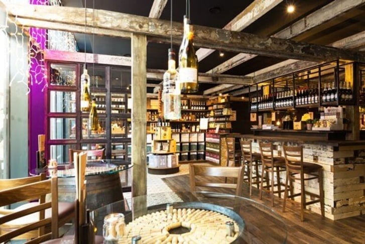 Italian Veeno Afternoon Tea & Bottle of Fizz for 2 - Leeds