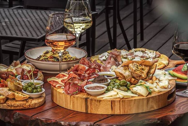 Veeno - Sharing board and wine for 2 