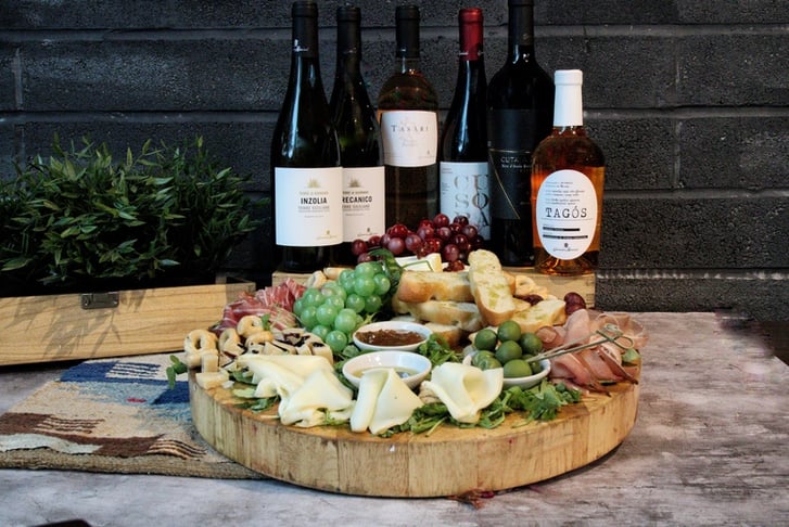 Veeno - Sharing board and wine for 2 