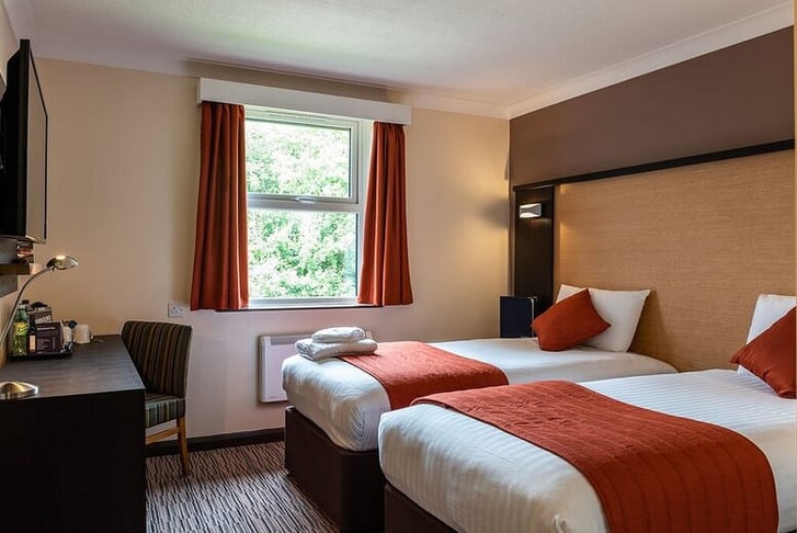 twin-en-suite-bedrooms