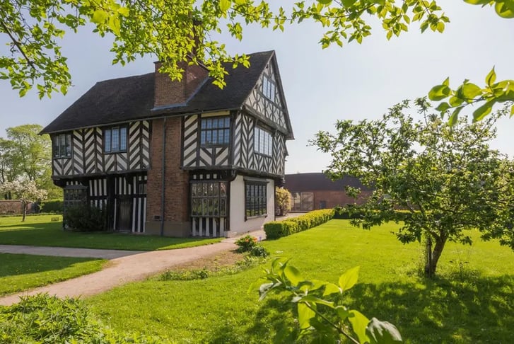 Blakesley-Hall-26-house_garden-1