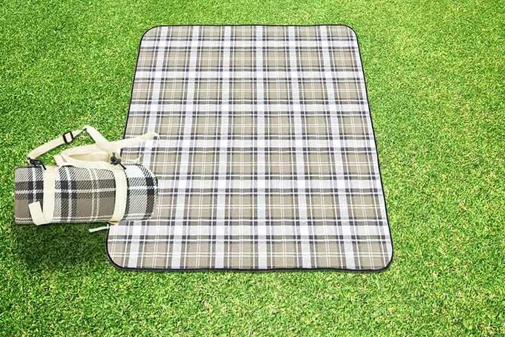 Vivo-Technologies-Limited_Extra-Large-Waterproof-Picnic-Rug-1